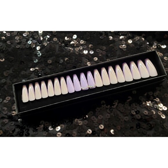 Julie Press On Nail Set - Picture 2 of 2